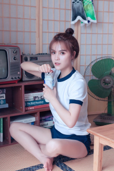 鬓边不是海棠红